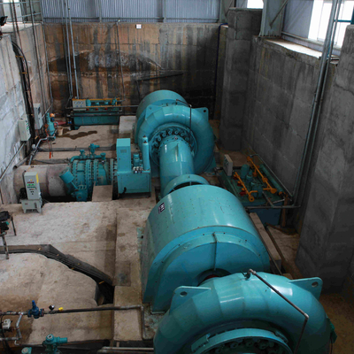 Cabeça da água de 50HZ Francis Hydraulic Turbine 100m automática na grade