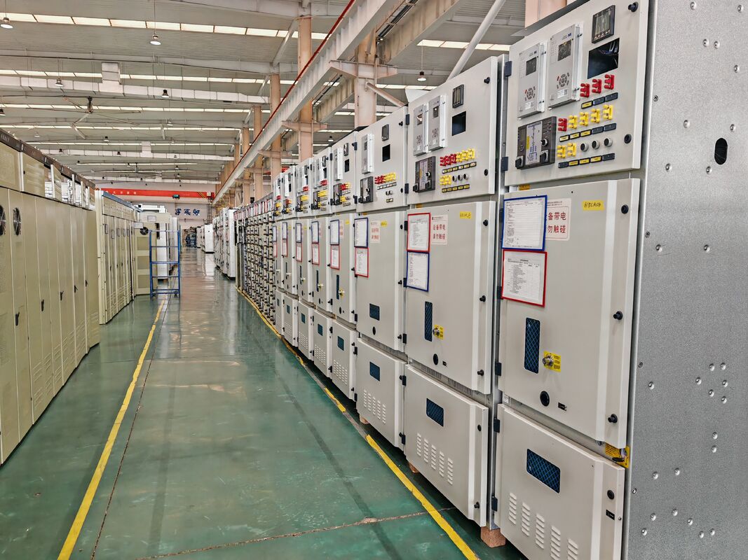 Sistema de excitação do gerador de tensão AC de entrada de 100 V, com um intervalo de corrente de 0 a 500 A e uma eficiência nominal de 96% para o controlo do gerador síncrono